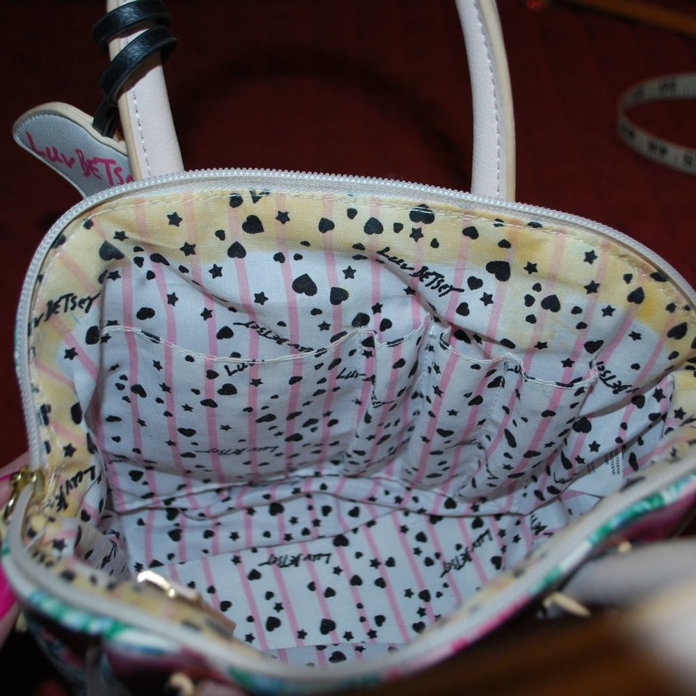 ***SUPER SALE*** - Cute Betsey Johnson Flamingo Purse - Picture 6 of 7
